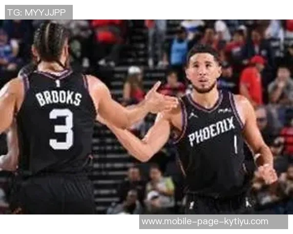 布克谈古德温篮板技巧我和狄龙对此进行了深入讨论