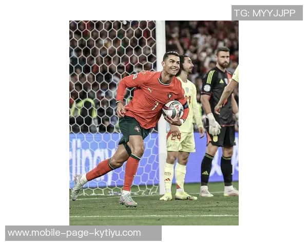 C罗生涯进球数逼近千球大关皇马曼联贡献显著