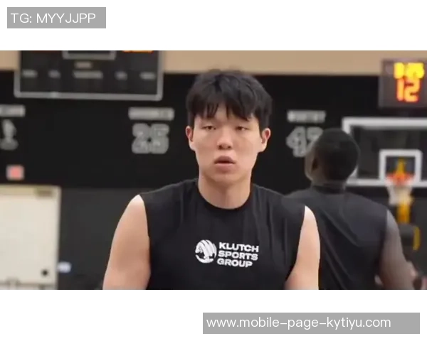 杨瀚森与队友沟通更加顺畅英语理解能力显著提升 杨瀚森与队友沟通更加顺畅英语理解能力显著提升